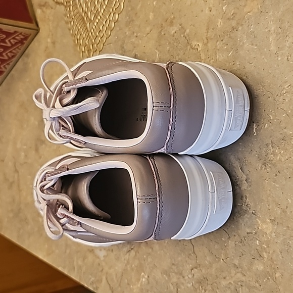 Vans - Picture 2 of 4